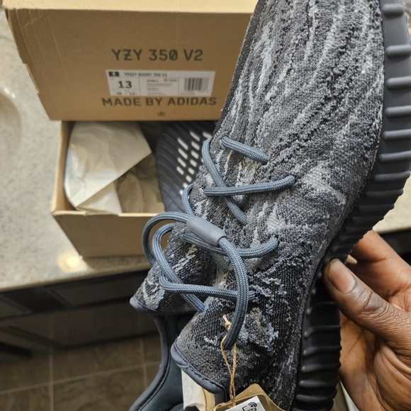 Yeezy Boost (350) V2: SIZE-US 13 - Picture 5 of 6